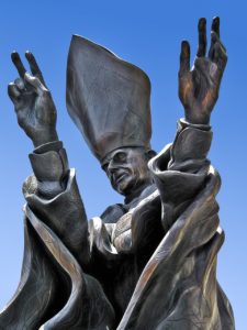 Statue Bronze Pope Paul Sixth  - Camera-man / Pixabay