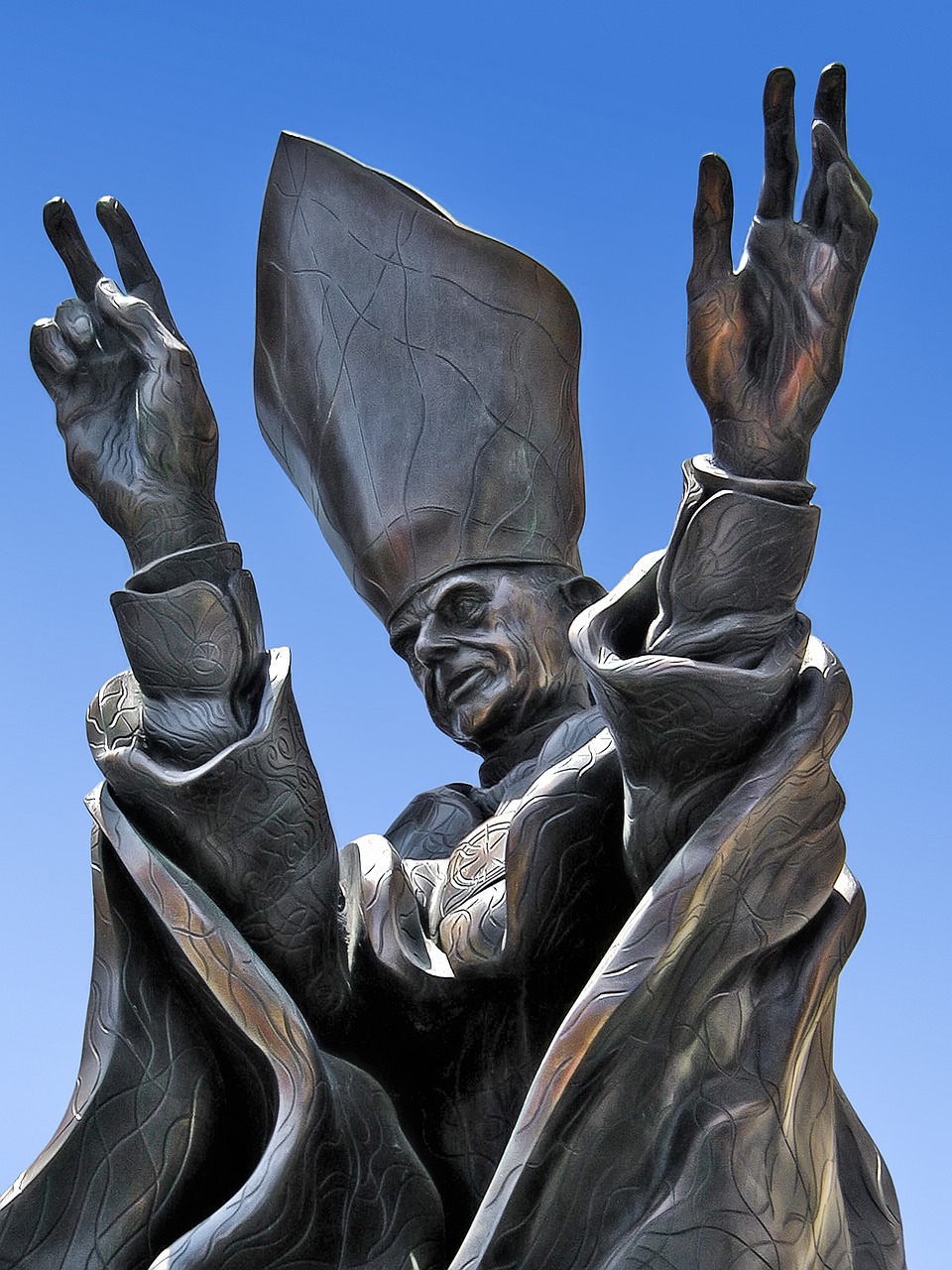 Statue Bronze Pope Paul Sixth - Camera-man / Pixabay