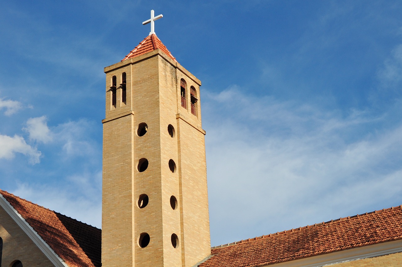 Tower Church Stallions  - ESDomingos / Pixabay